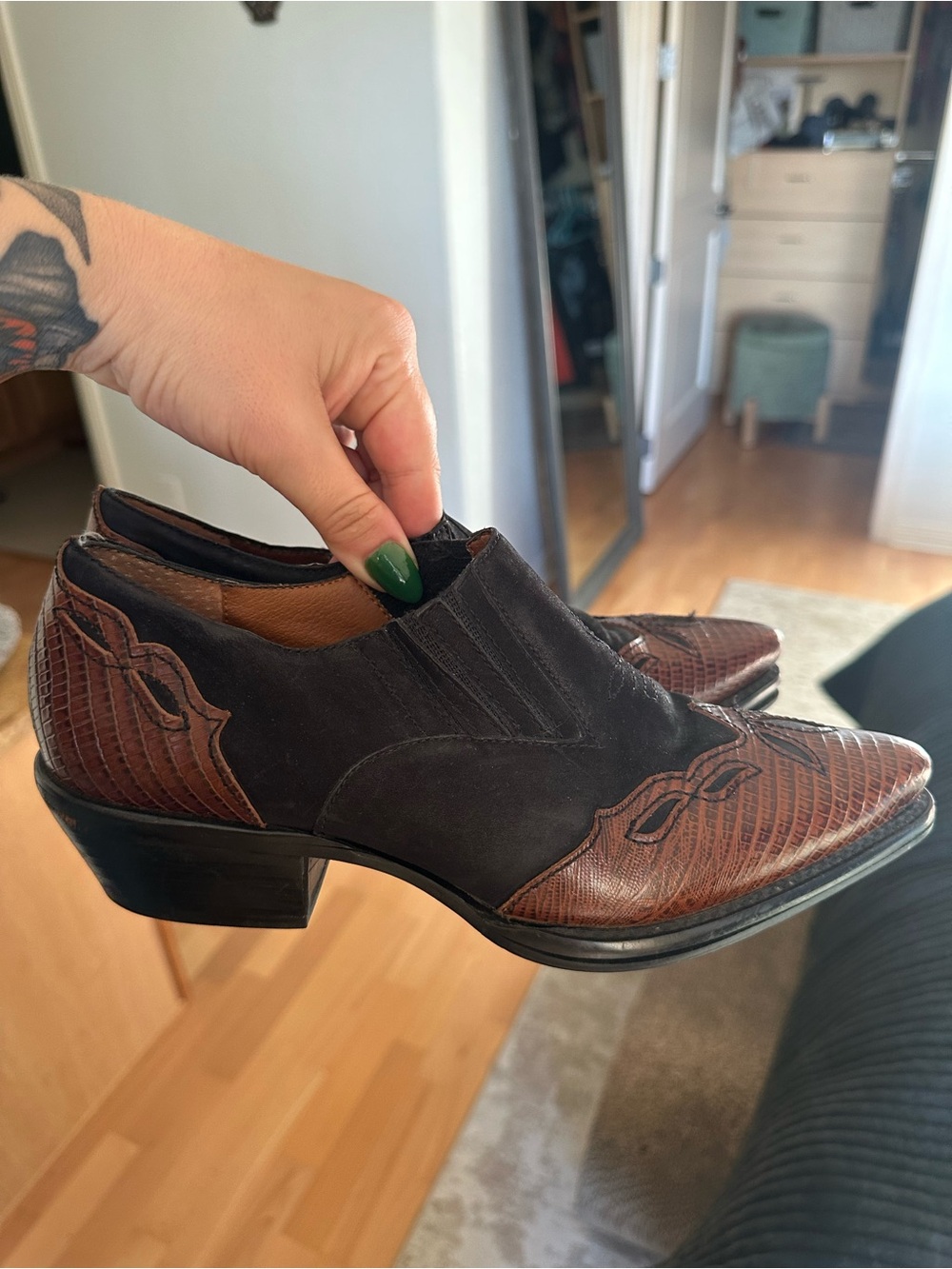 Vintage Nine West Two-Tone Brown & Black Leather Suede Western Shoe